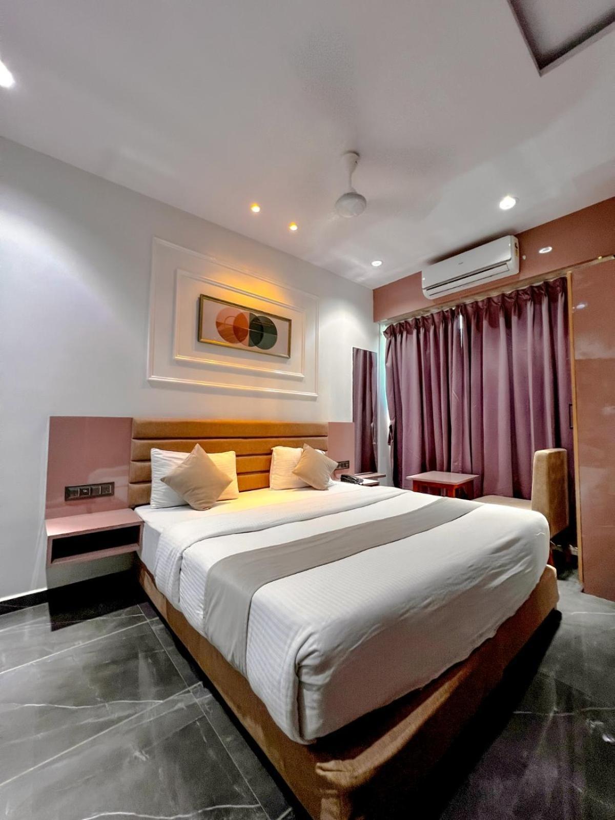 Hotel Czar Inn Surate Extérieur photo