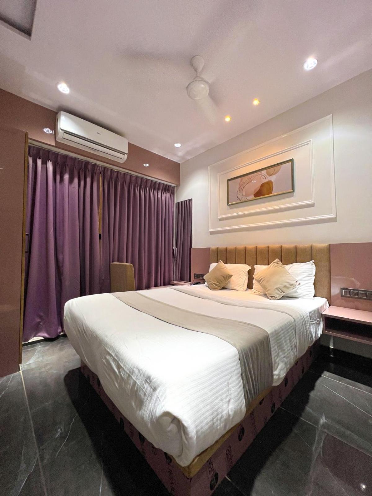 Hotel Czar Inn Surate Extérieur photo